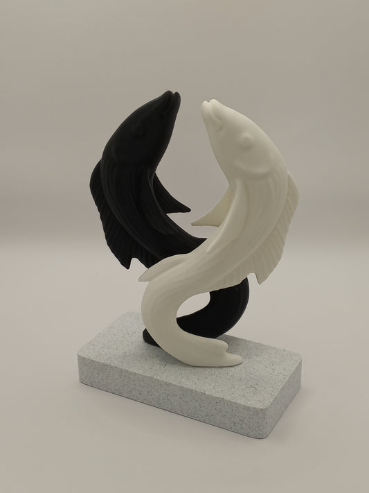 "Yin & Yang Koi" – Symbolisch Beeld in Zwart & Wit