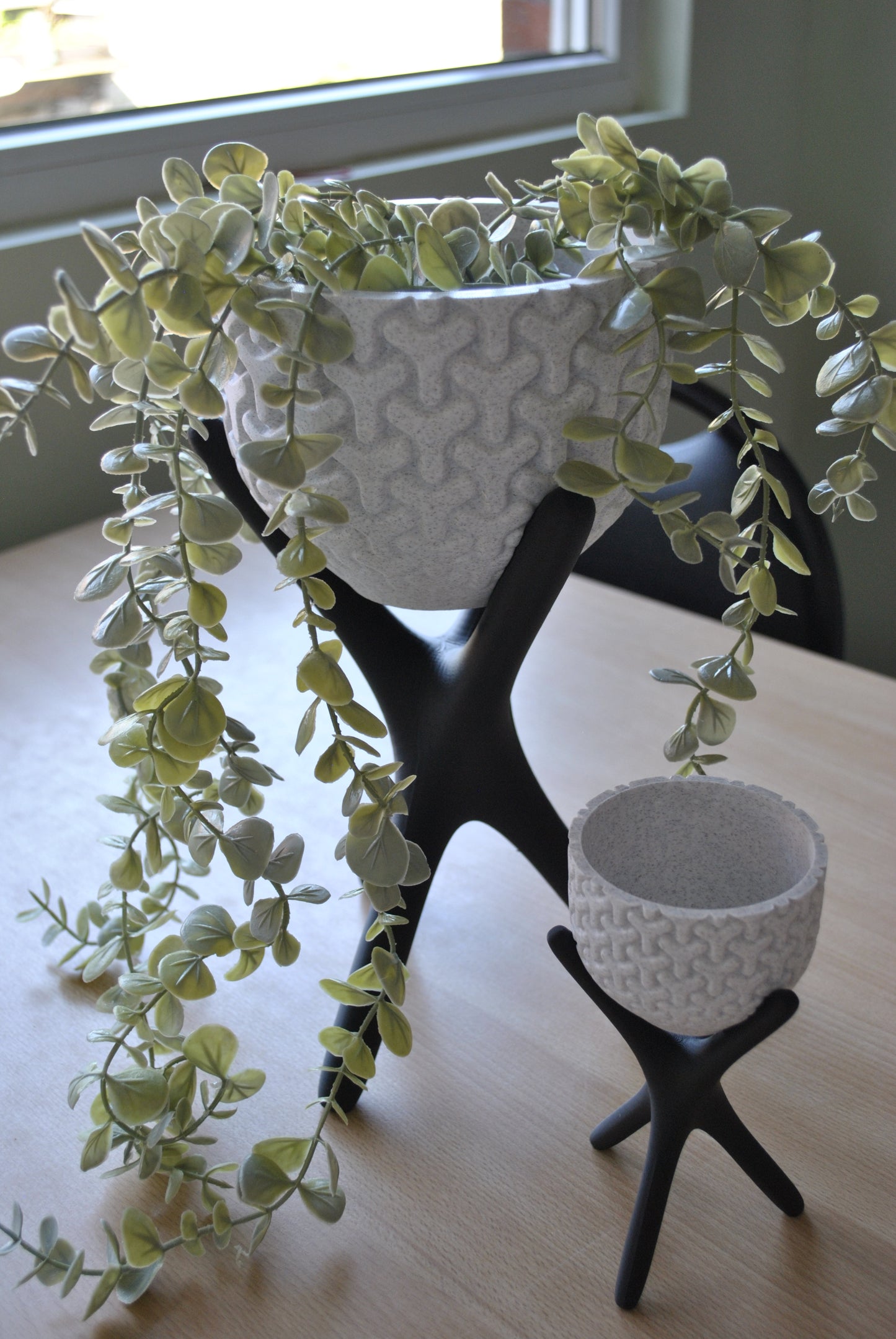 Bloempot + houder "Triova"