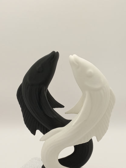 "Yin & Yang Koi" – Symbolisch Beeld in Zwart & Wit