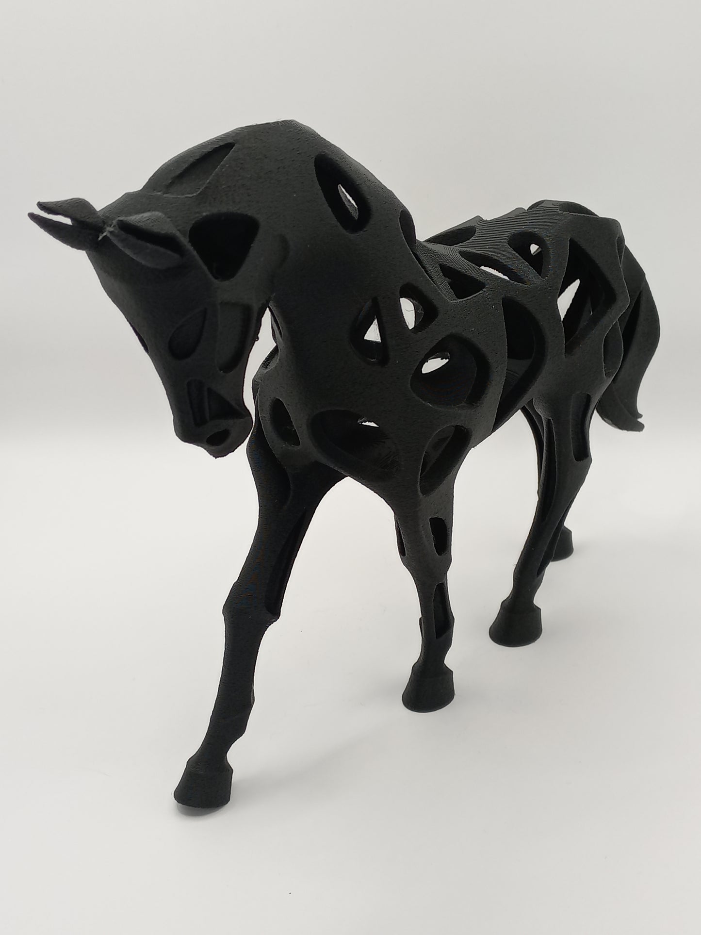 "Geest van het Paard" – Abstract Beeld in Mat Zwart