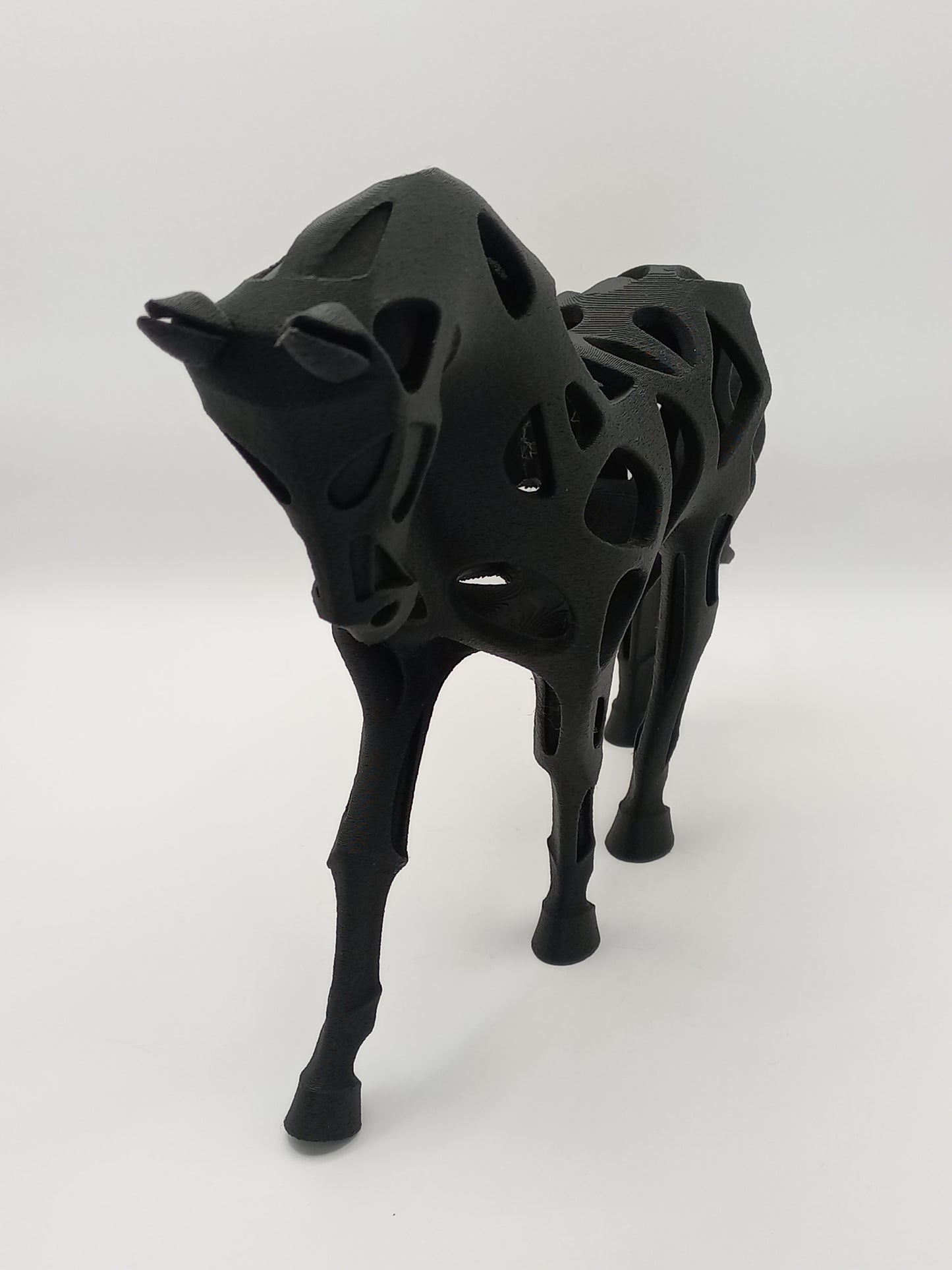 "Geest van het Paard" – Abstract Beeld in Mat Zwart